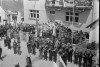 67. - Slavnost před domem Alfonse Šťastného z Padařova (in Czech), keywords: dům Alfonse Štastného z Padařova, parade, Edvard Beneš