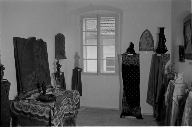 Výstava prací Františka Bílka 1942 (in Czech), keywords: František Bílek, ceramics, furniture  František Bílek, ceramics, furniture