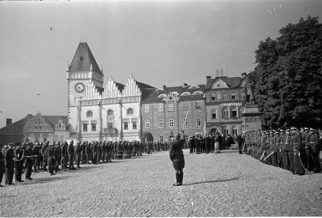 Tábor, 20.4.1934 loučení s 48/II plukem (in Czech), keywords: Tábor, vojsko, square, festival  Tábor, vojsko, square, festival