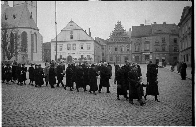Pohřeb Ing. Frmánka (in Czech), keywords: Formánek, square, funeral  Formánek, square, funeral