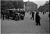 pohřeb na náměstí (in Czech), keywords: funeral, square, pohřební auto