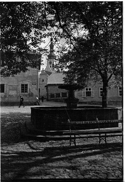 náměstí Mikuláše z Husi (in Czech), keywords: náměstí Mikuláše z Husi, fountain  náměstí Mikuláše z Husi, fountain