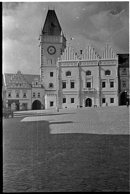 Žižkovo náměstí  (in Czech), keywords: square, town hall  square, town hall
