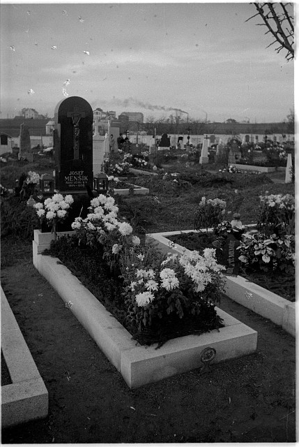 Nový hřbitov,Josef Menšík řídicí učitel 1884-1930 (in Czech), keywords: Nový hřbitov (Czech) znovu 4998 Nový hřbitov