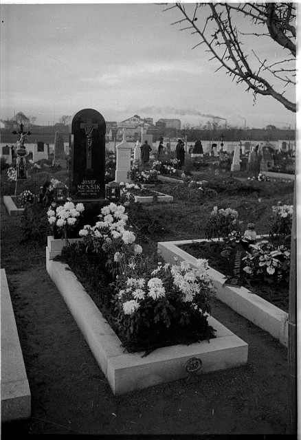 Nový hřbitov,Josef Menšík řídicí učitel 1884-1930 (in Czech), keywords: Nový hřbitov (Czech) znovu 4998 Nový hřbitov