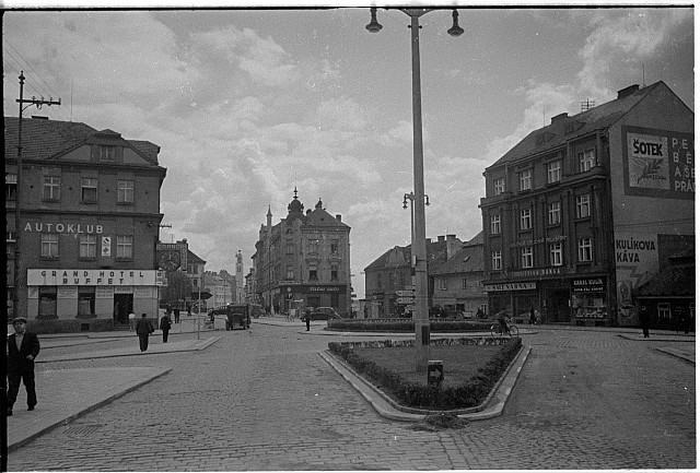 Křižíkovo náměstí, počátek okupace (in Czech), keywords: Tábor, okupace, německé nápisy  Tábor, okupace, německé nápisy
