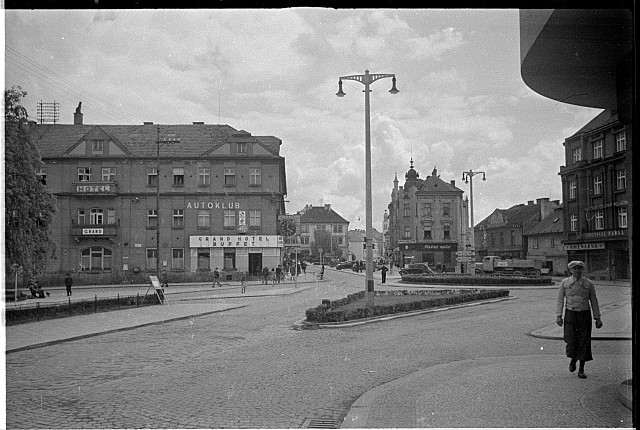 Křižíkovo náměstí, počátek okupace (in Czech), keywords: Tábor, okupace, německé nápisy  Tábor, okupace, německé nápisy