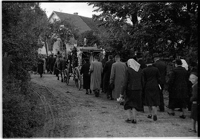 pohřeb (in Czech), keywords: funeral  funeral