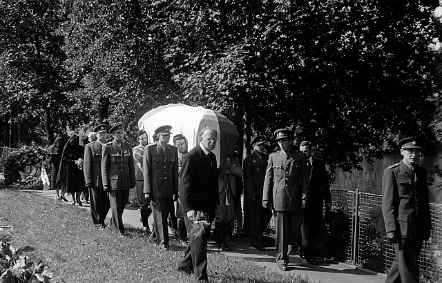 Pohřeb prezidenta E. Beneše v Sezimově Ústí (in Czech), keywords: funeral, Sezimovo Ústí, prezident E.Beneš, villa