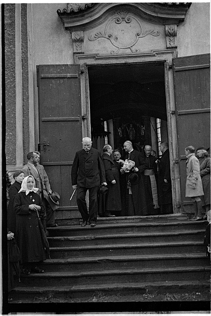 Kardinál Karel Kašpar v Pelhřimově 4.9. 1934 příjezd (in Czech), keywords: kardinál Karel Kašpar, Pelhřimov, Vaněk  kardinál Karel Kašpar, Pelhřimov, Vaněk