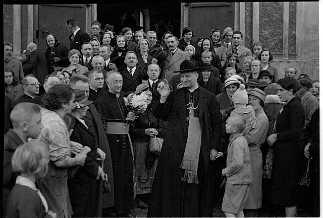 Kardinál Karel Kašpar v Pelhřimově 4.9. 1934 příjezd (in Czech), keywords: kardinál Karel Kašpar, Pelhřimov, Vaněk  kardinál Karel Kašpar, Pelhřimov, Vaněk