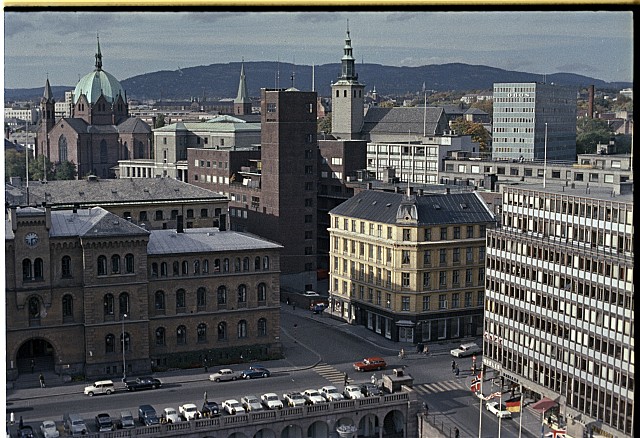 Oslo (in Czech), keywords: Oslo, moře, dovolená (Czech) Popsáno na papírku jako: Oslo večer + ze střechy Oslo, moře, dovolená