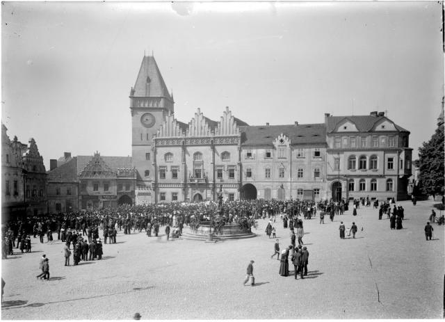 Žižkovo náměstí s radnicí po roce 1915 (in Czech), keywords: Tábor, square, town hall  Tábor, square, town hall