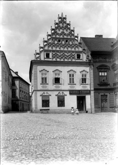 Ctiborův dům (in Czech), keywords: Tábor, Ctibor house, square