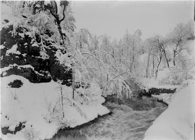 potok v zimě (in Czech), keywords: winter, stream  winter, stream