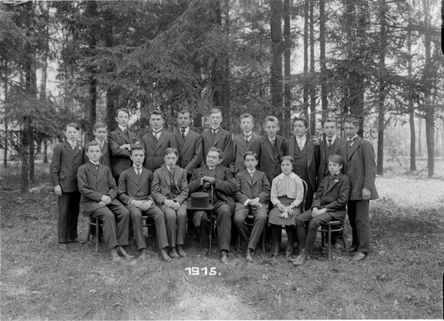 Školní skupina 1915 (in Czech), keywords: group, boys, school  group, boys, school