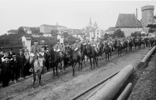 In the front of Kotnov castle during Regional exposition, 1902