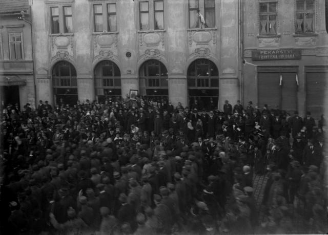 Manifestace 17. 11. 1918 (in Czech), keywords: Tábor, manifestace 17. 11. 1918, Křižík's square  Tábor, manifestace 17. 11. 1918, Křižík's square