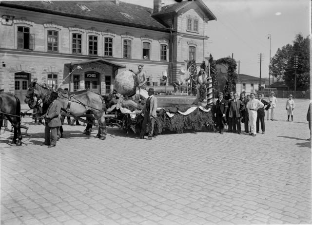 Komenského slavnost 5.8.1923 (in Czech), keywords: Tábor, festival, Komenský, train station, horse  Tábor, festival, Komenský, train station, horse