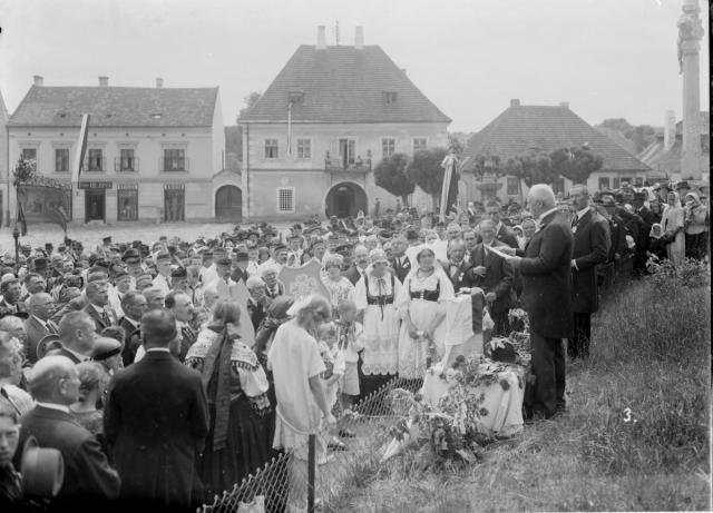 3) Jistebnice 5.7. 1925 (in Czech), keywords: Jistebnice, festival, reportage  Jistebnice, festival, reportage