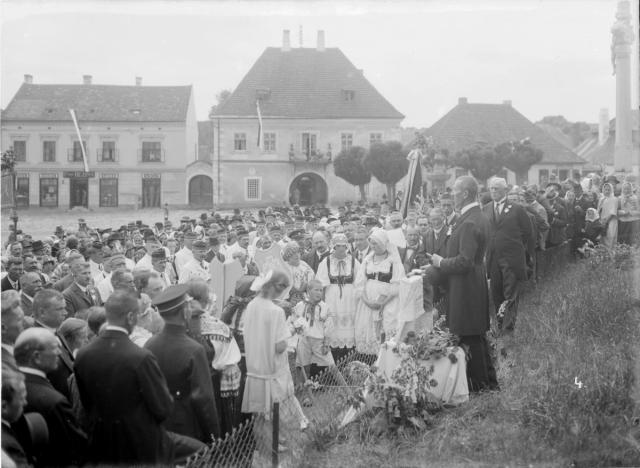 4) Jistebnice 5.7. 1925 (in Czech), keywords: Jistebnice, festival, reportage  Jistebnice, festival, reportage
