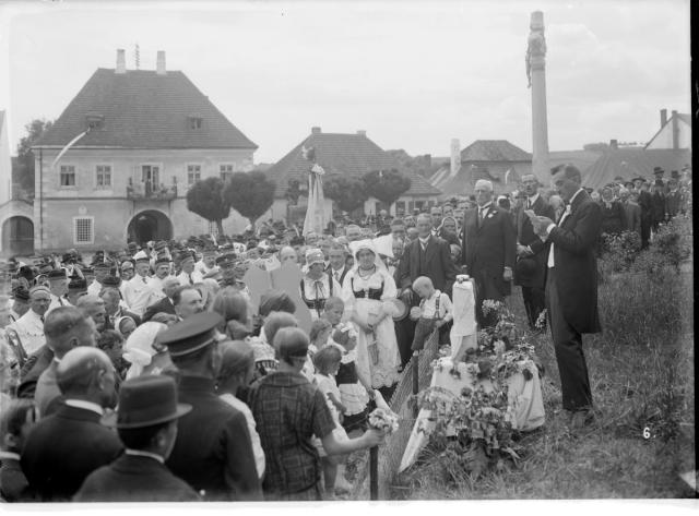 6) Jistebnice 5.7. 1925 (in Czech), keywords: Jistebnice, festival, reportage  Jistebnice, festival, reportage