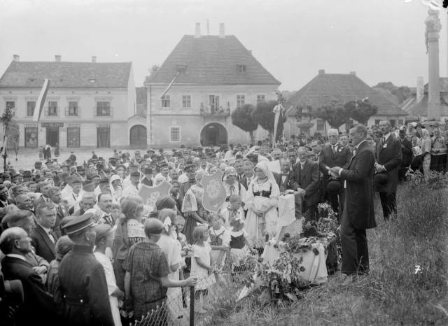 7) Jistebnice 5.7. 1925 (in Czech), keywords: Jistebnice, festival, reportage  Jistebnice, festival, reportage