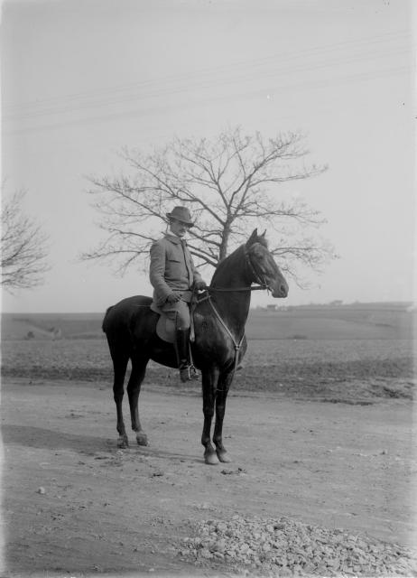 Jezdec r. 1913 (in Czech), keywords: portrait, jezdec, horse  portrait, jezdec, horse
