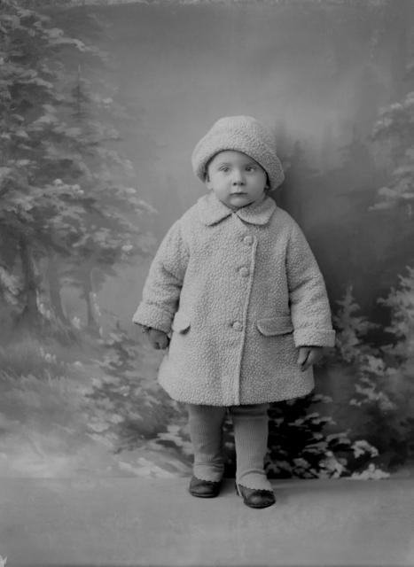Josef Šechtl   24.10.1926 (in Czech), keywords: Josef Šechtl, child, figure  Josef Šechtl, child, figure