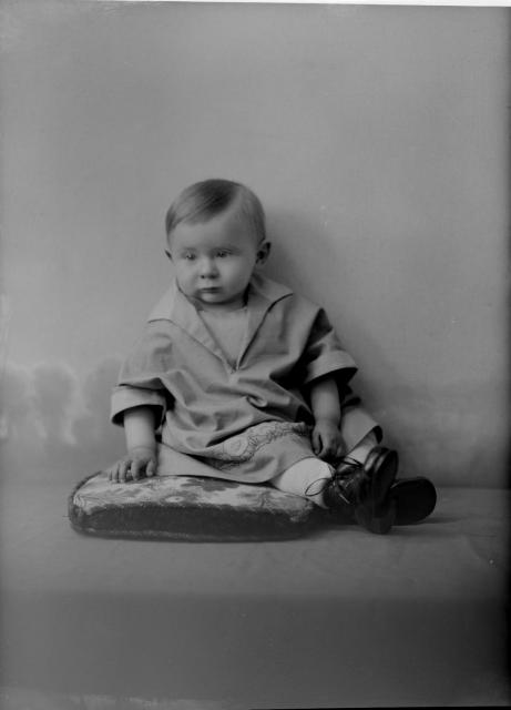 Josef Šechtl  27.5.1926 (in Czech), keywords: Josef Šechtl, child, figure  Josef Šechtl, child, figure