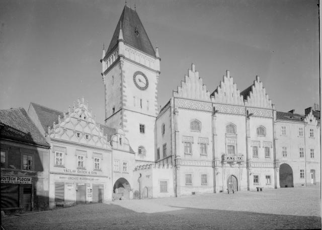 Radnice, Žižkovo náměstí (in Czech), keywords: architecture, town hall  architecture, town hall