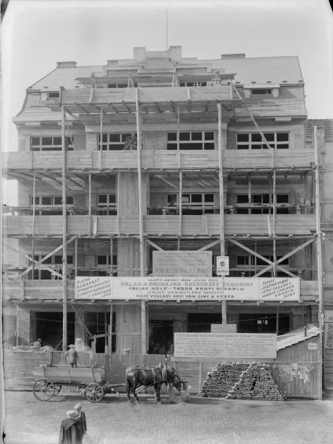Stavby 1928 (in Czech), keywords: construction Stavba III patrové nájemní obchodní budovy. F. M. Klíma a J. Lang construction