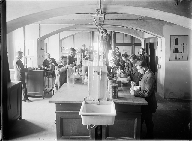 Students in one of the chemistry laboratories, 1920s.