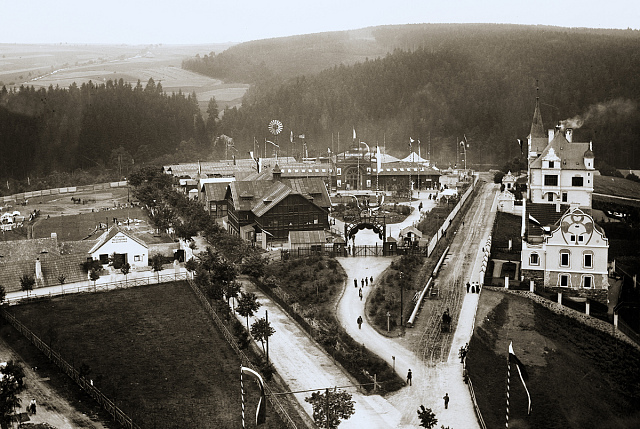Construction work on 1902 Exhibition site.