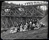 Skupina na stavbě mostu (in Czech), keywords: construction, group