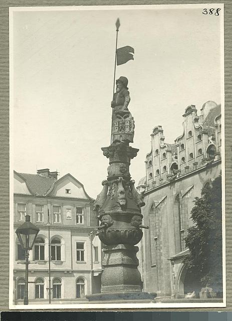 388. - kašna (in Czech), keywords: statue  statue