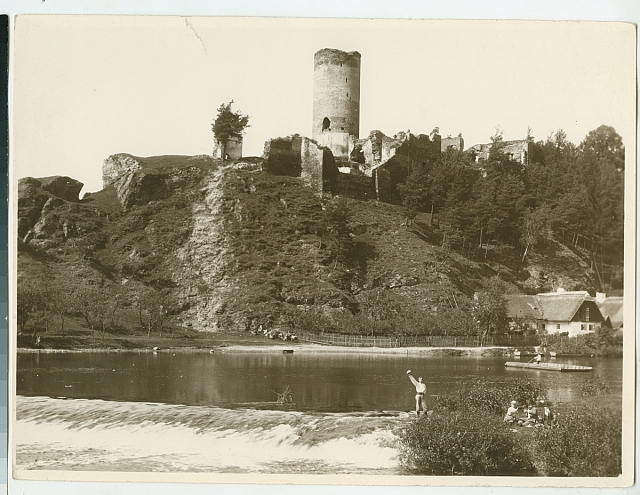 Dobronice (in Czech), keywords: castle  castle