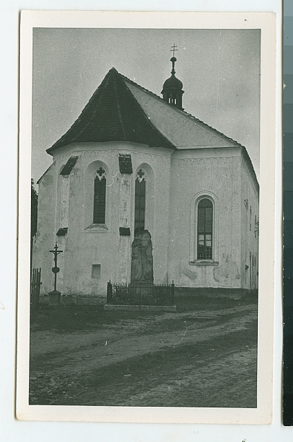 Kostel v Hošticích se starobylou gotickoupresbytáří (in Czech), keywords: church  church