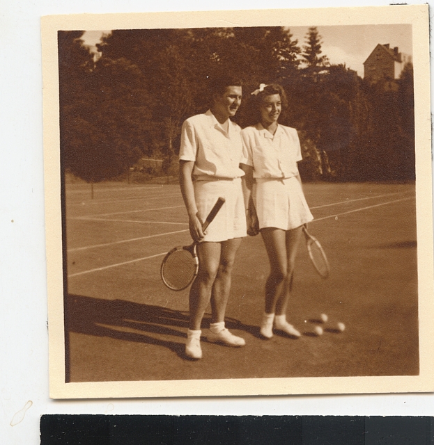 Marie a Josef na tenise (in Czech), keywords: Šechtlovi  Šechtlovi