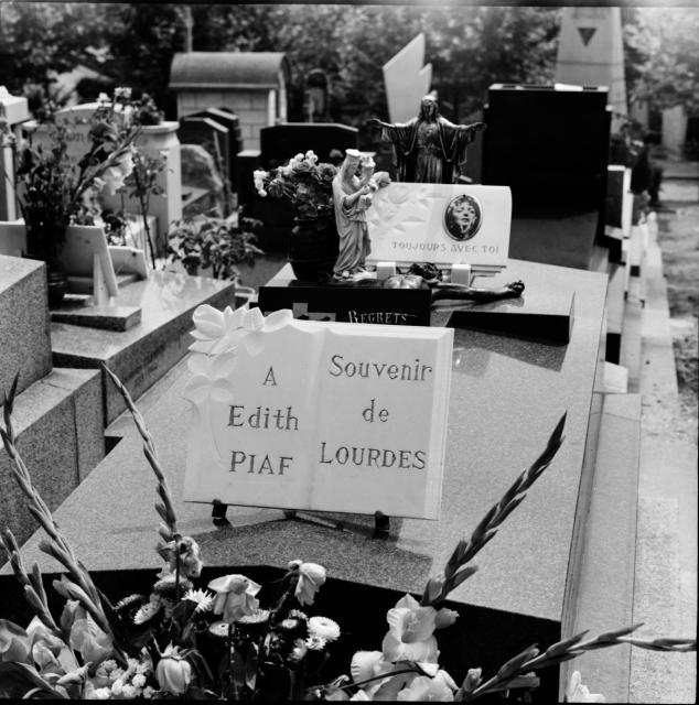 Paříž, hrob Edith Piaf (in Czech), keywords: Paříž  Paříž