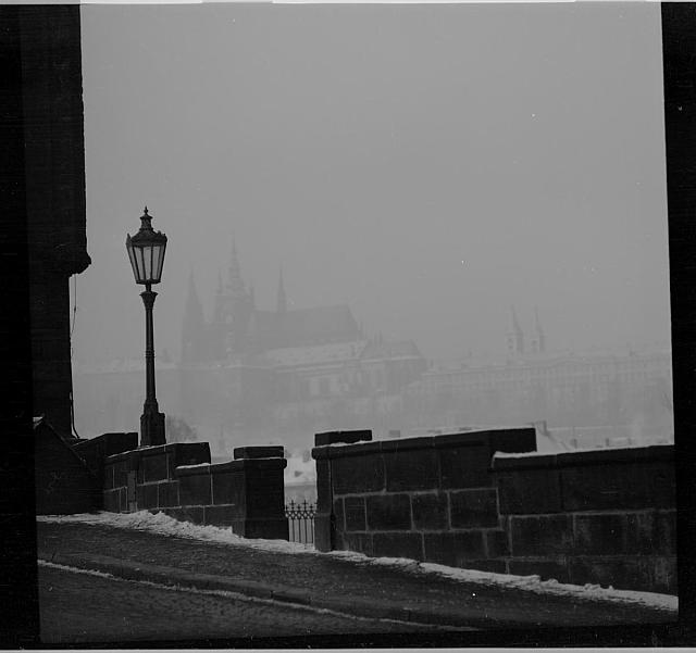 Karlův most ze star. most věže, ze sv. sovětů (in Czech), keywords: Prague, Karlův most (Czech) na obálce Karlův most ze star. most věže, ze sv. sovětů Prague, Karlův most